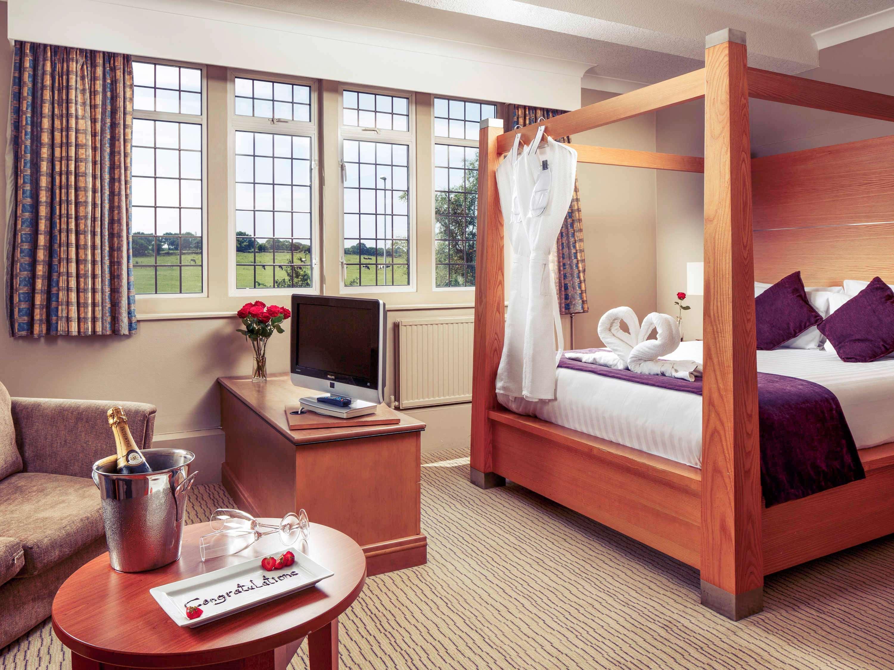 Mercure Leeds Parkway Hotel Esterno foto