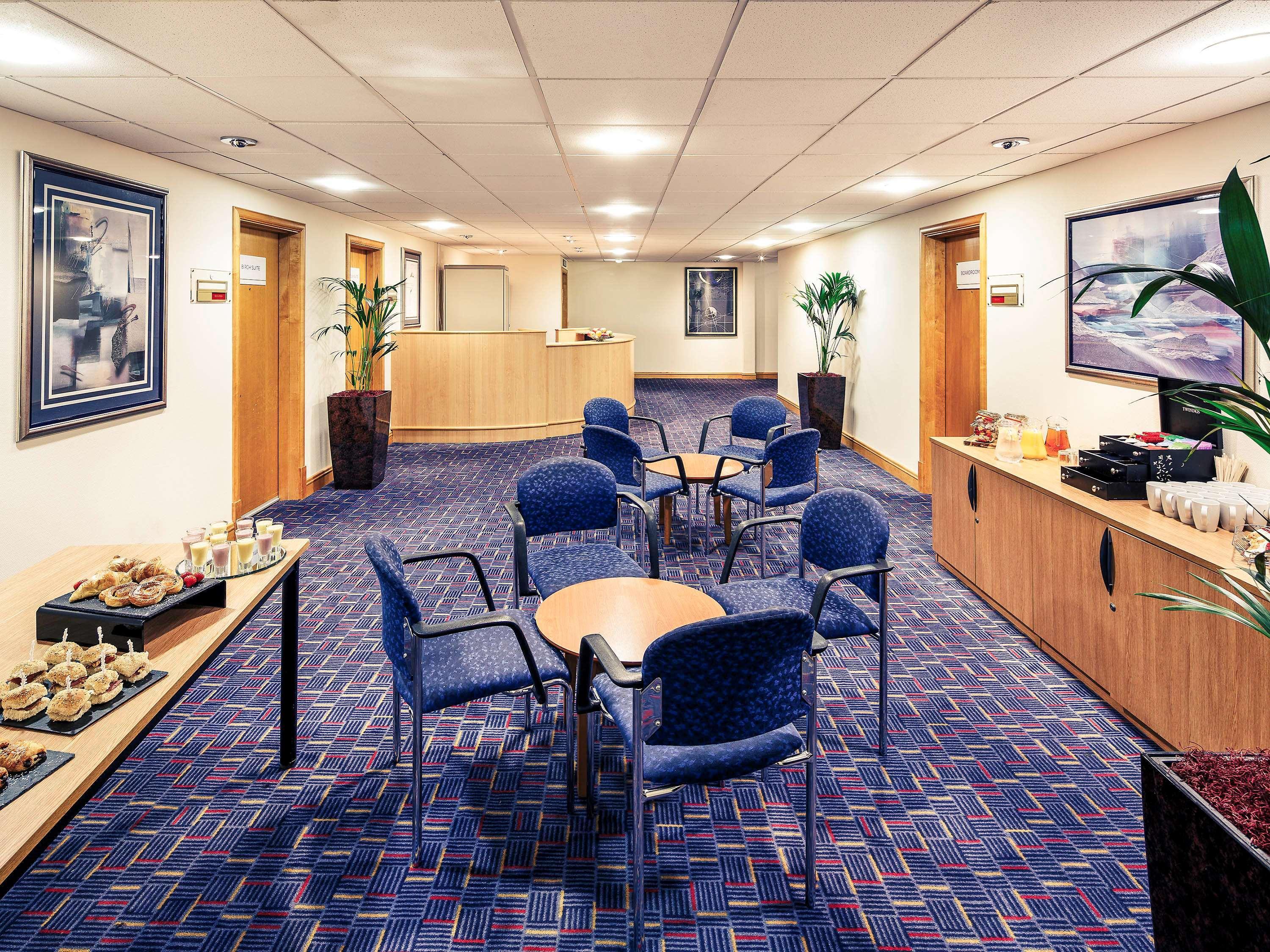 Mercure Leeds Parkway Hotel Esterno foto