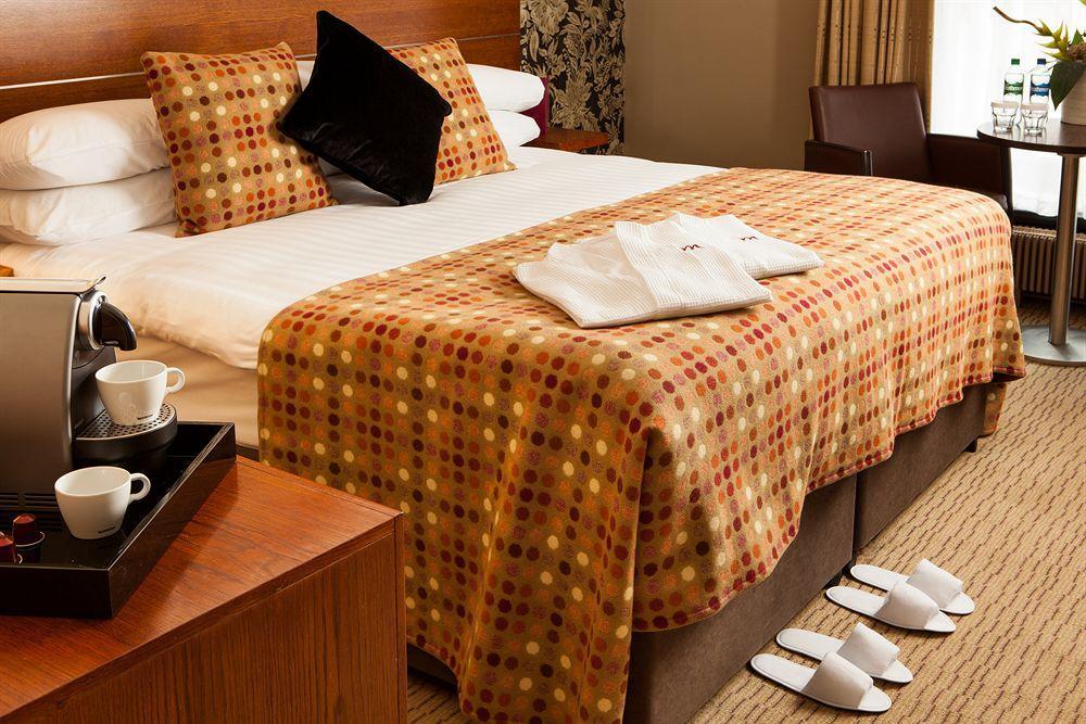 Mercure Leeds Parkway Hotel Esterno foto